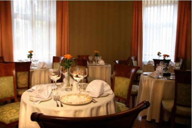 Ostoya Palace Hotel Краків Ресторан фото